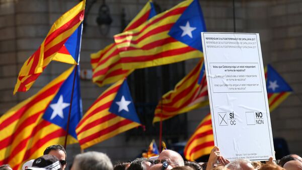 Manifestación a favor del referéndum en Cataluña - Sputnik Mundo