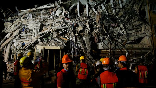 Consecuencias de un fuerte terremoto en México - Sputnik Mundo