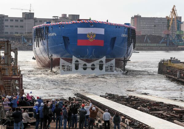 La botadura del rompehielos nuclear Sibir en San Petersburgo - Sputnik Mundo