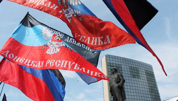 Las banderas de la autoproclamada República Popular de Donetsk - Sputnik Mundo