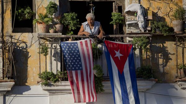Las banderas de EEUU y Cuba (archivo) - Sputnik Mundo