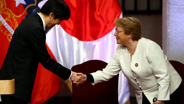 La presidenta de Chile, Michelle Bachelet, y el príncipe Akishino de Japón - Sputnik Mundo