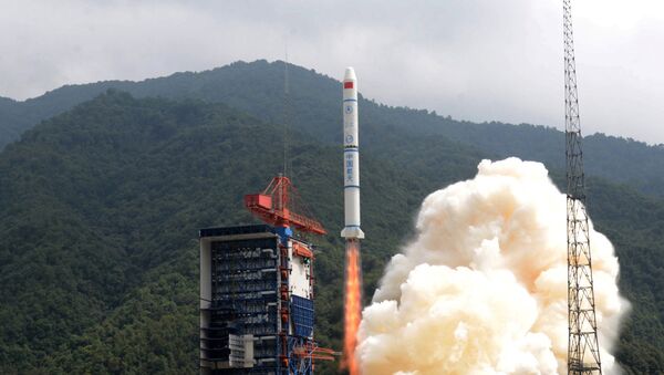Lanzamiento del cohete chino Larga Marcha 2C - Sputnik Mundo