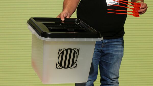 Un urna para el referéndum catalán - Sputnik Mundo