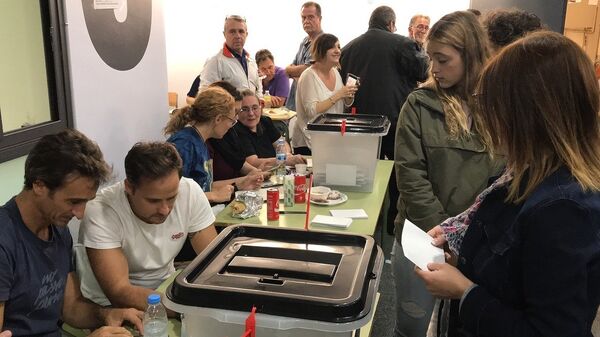 Un colegio electoral en Barcelona Un colegio electoral en Barcelona - Sputnik Mundo
