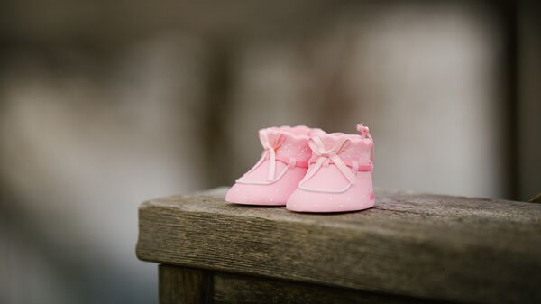 Zapatos de bebé (imagen referencial) - Sputnik Mundo