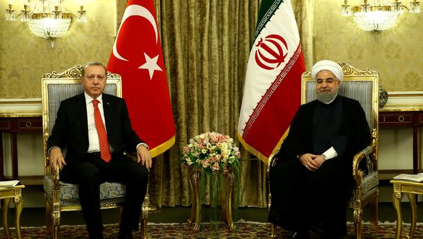 Presidente de Turquía Recep Tayyip Erdogan y presidente de Irán, Hasán Rohani - Sputnik Mundo