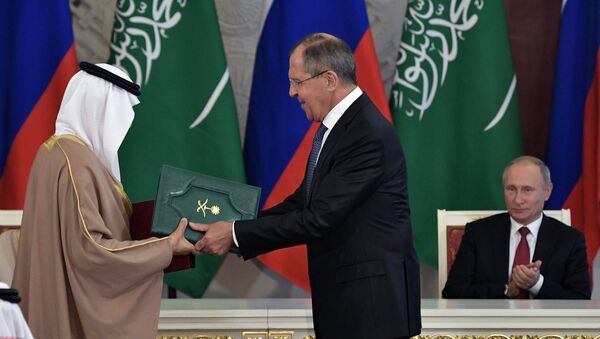 El ministro de Energía, Industria y Recursos Minerales del Reino de Arabia Saudí Khaled Faleh y el canciller ruso Serguéi Lavrov - Sputnik Mundo