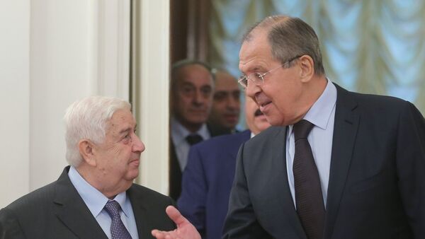Ministro de Exteriores de Siria, Walid Mualem y canciller de Rusia, Serguéi Lavrov - Sputnik Mundo