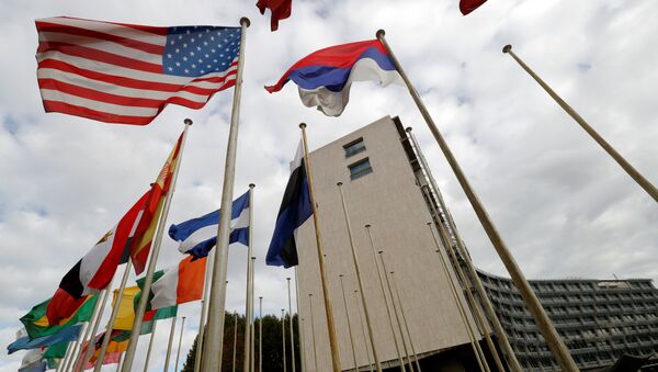 La bandera de EEUU en la sede de la UNESCO - Sputnik Mundo