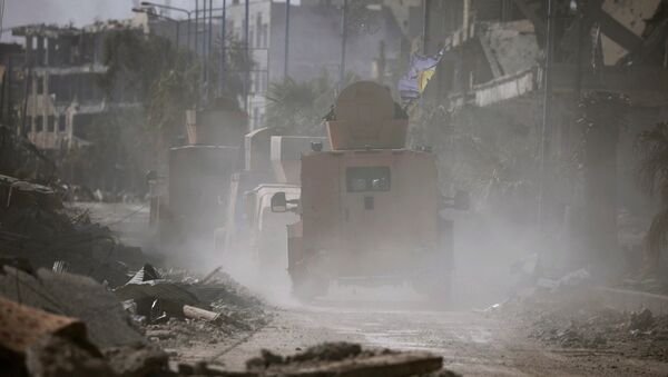 Vehículos militares en Al Raqa, Siria - Sputnik Mundo