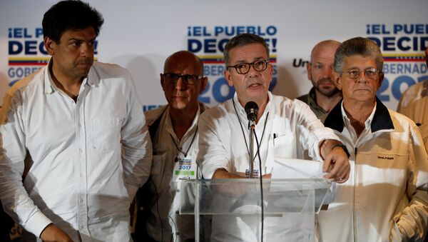 Gerardo Blyde (centro), el coordinador del Comando Nacional de Campaña la oposición venezolana - Sputnik Mundo