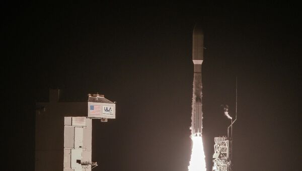 A National Reconnaissance Office payload on a United Launch Alliance Atlas V launches from Space Launch Complex-3 - Sputnik Mundo
