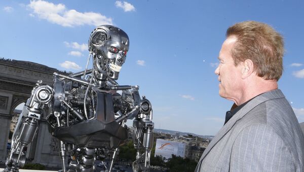 Arnold Schwarzenegger posa para los fotógrafos en la promoción de la película 'Terminator: Genisys' - Sputnik Mundo