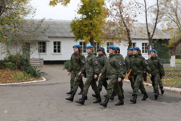 Las más cualificadas representantes de la Escuela Superior de Aviación militar de Krasnodar - Sputnik Mundo