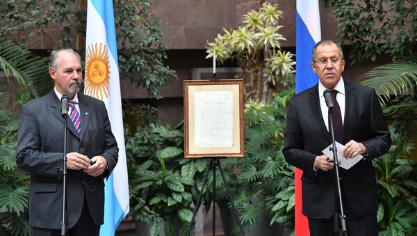 Embajador argentino en Rusia, Ricardo Lagorio y ministro ruso de Asuntos Exteriores, Serguéi Lavrov - Sputnik Mundo