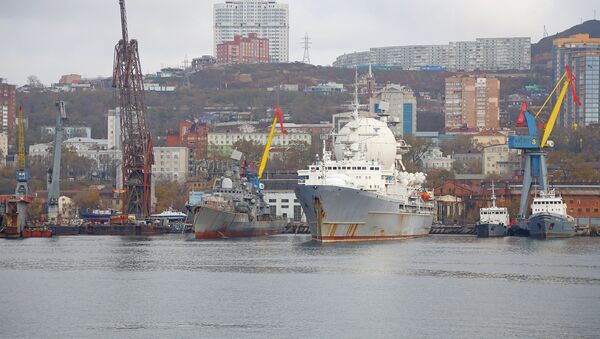 El buque de reconocimiento electrónico ruso Mariscal Krilov en el puerto de Vladivostok, 5 de febrero de 2015 - Sputnik Mundo