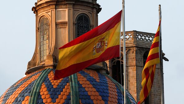 Las banderas de España y Cataluña - Sputnik Mundo
