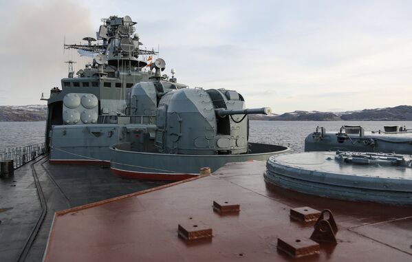 Los buques que tiñen de gala la bahía de Kola - Sputnik Mundo