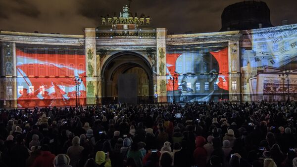 Espectáculo de luz en San Petersburgo en homenaje a los 100 años de la Revolución de octubre - Sputnik Mundo