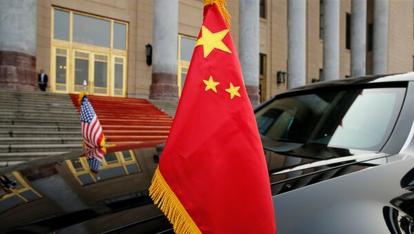 La bandera de China y la bandera de EEUU - Sputnik Mundo