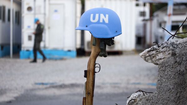 Un casco azul de una misión de paz de la ONU (archivo) - Sputnik Mundo