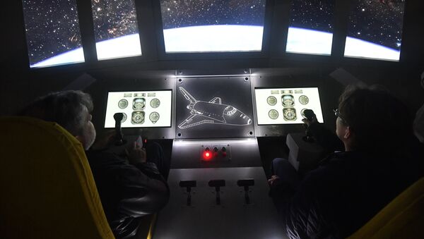 El interior del modelo de pruebas en tamaño real del transbordador Buran - Sputnik Mundo
