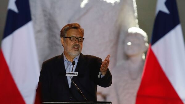 Alejandro Guillier, candidato oficialista chileno - Sputnik Mundo