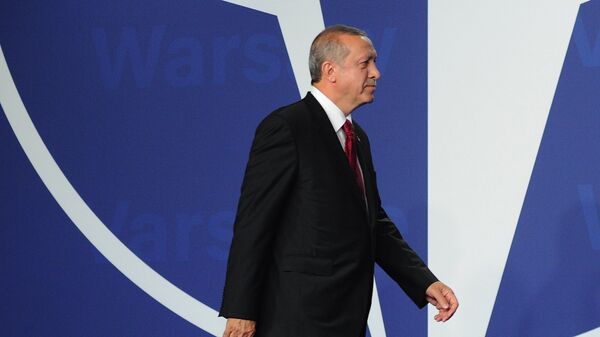 Recep Tayyip Erdogan, presidente de Turquía, en la cumbre de la OTAN en Varsovia (archivo) - Sputnik Mundo