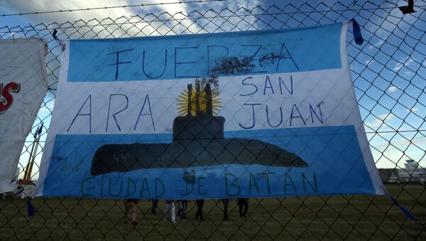 Un cartel en apoyo a las víctimas del ARA San Juan - Sputnik Mundo