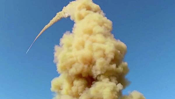 El lanzamiento de un sistema de defensa antimisiles modernizado en Sari-Shagán (Archivo) - Sputnik Mundo