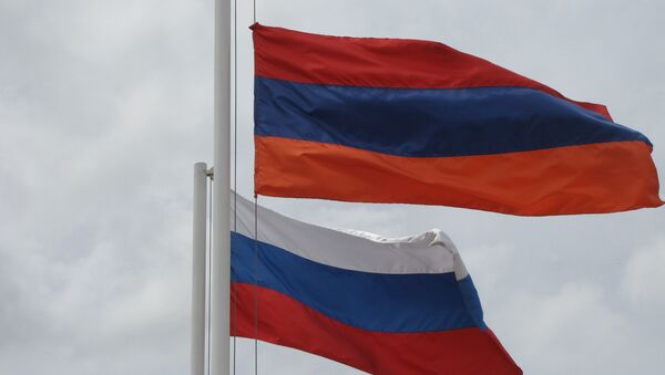 Banderas de Armenia y Rusia - Sputnik Mundo