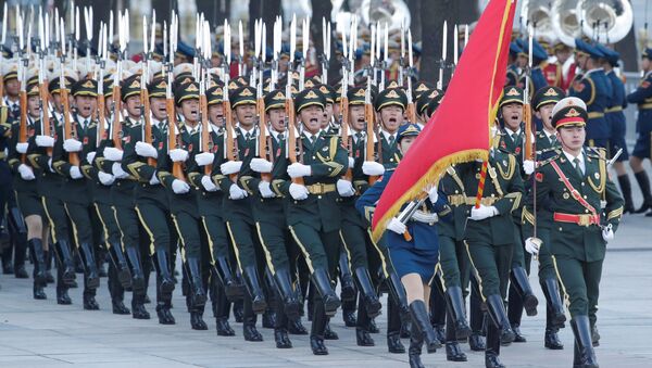 Guarnia de honor de China durante la visita del presidente de Yibuti, Ismail Omar Guelleh, a Pekín - Sputnik Mundo