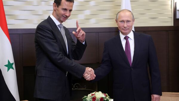 Vladímir Putin, presidente de Rusia, recibe a su homólogo sirio, Bashar Asad, en Sochi, Rusia, 21 de noviembre de 2017 - Sputnik Mundo