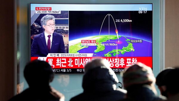 Corea del Norte lanza un misil balístico - Sputnik Mundo