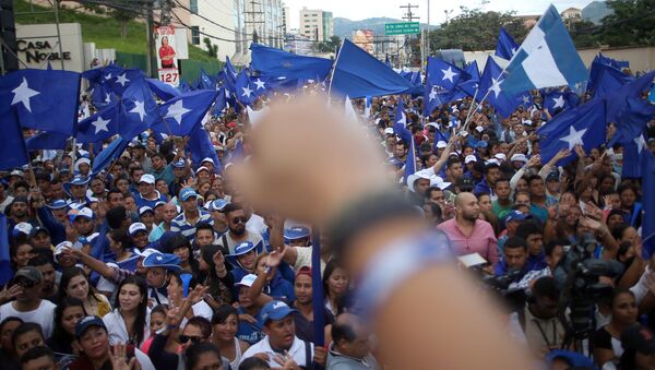 Partidarios del gobernante Partido Nacional de Honduras - Sputnik Mundo