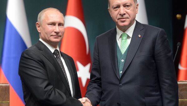 El presidente ruso, Vladímir Putin, con su par turco Recep Tayyip Erdogan - Sputnik Mundo