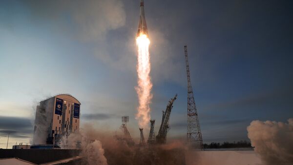 Lanzamiento del cohete Soyuz 2.1b desde el cosmódromo Vostochni el 28 de noviembre de 2017 - Sputnik Mundo