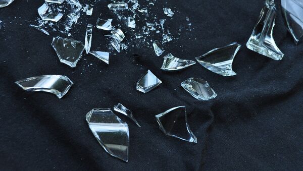 Cristal roto (imagen referencial) - Sputnik Mundo