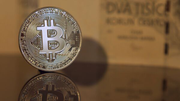 Bitcoin, criptomoneda (imagen referencial) - Sputnik Mundo