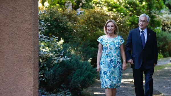 El presidente electo de Chile, Sebastián Piñera, junto a su mujer Cecilia Morel - Sputnik Mundo