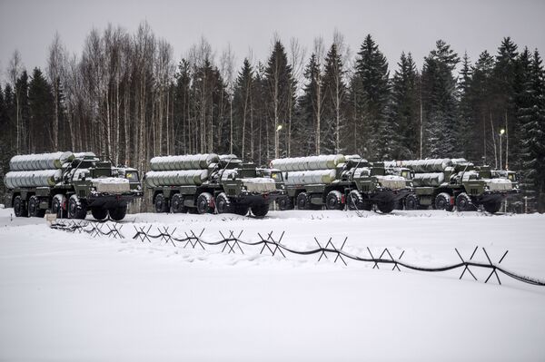 El 'Triunfo', a toda máquina: las maniobras de los S-400 El 'Triunfo', a toda máquina: las maniobras de los S-400 - Sputnik Mundo