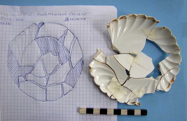 Porcelana alemana encontrada en Teyú Cuaré, el supuesto refugio nazi en Misiones, Argentina Porcelana alemana encontrada en Teyú Cuaré, el supuesto refugio nazi en Misiones, Argentina - Sputnik Mundo