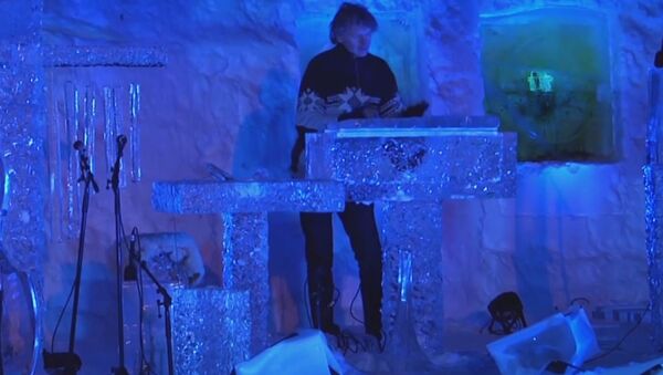 Un músico noruego toca instrumentos de hielo - Sputnik Mundo