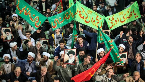 Los seguidores del presidente de Irán, Hasán Rohaní, durante las protestas en el país - Sputnik Mundo