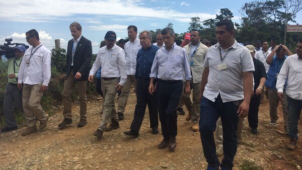 António Guterres, secretario general de la ONU, durante su visita este domingo al municipio colombiano de Mesetas (departamento del Meta, centro) - Sputnik Mundo