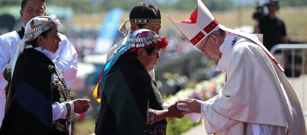 Papa Francisco durante su encuentro con las comunidades mapuches Papa Francisco durante su encuentro con las comunidades mapuches - Sputnik Mundo