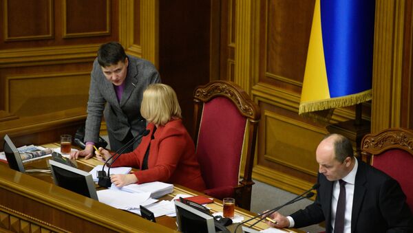 Nadezhda Sávchenko (izquierda), diputada de la Rada Suprema ucraniana - Sputnik Mundo