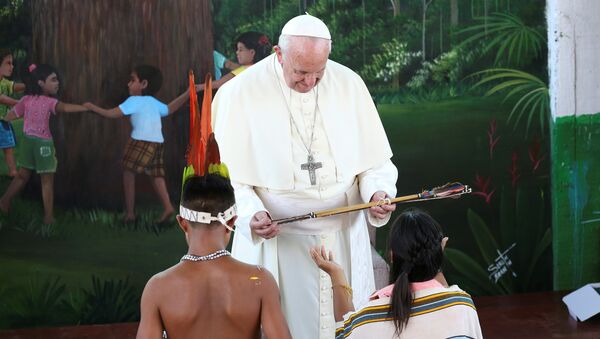 Papa Francisco durante su reunion con representantes indígenas en Puerto Maldonado - Sputnik Mundo