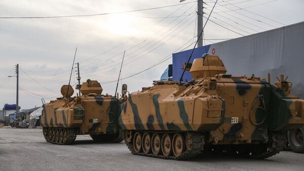 Vehículos blindados turcos en la frontera con Siria - Sputnik Mundo